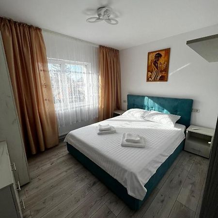 Cozy Urban Accommodation In Beautiful Suceava Exterior photo