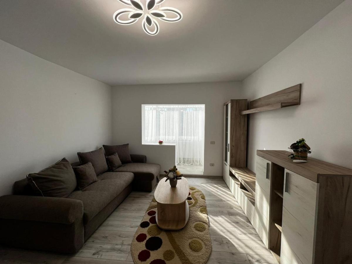 Cozy Urban Accommodation In Beautiful Suceava Exterior photo